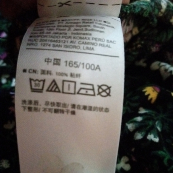 Romantic Floral Top Old Navy Long Sleeve Peek a Boo Neckline Lightweight L Girly - Picture 8 of 8